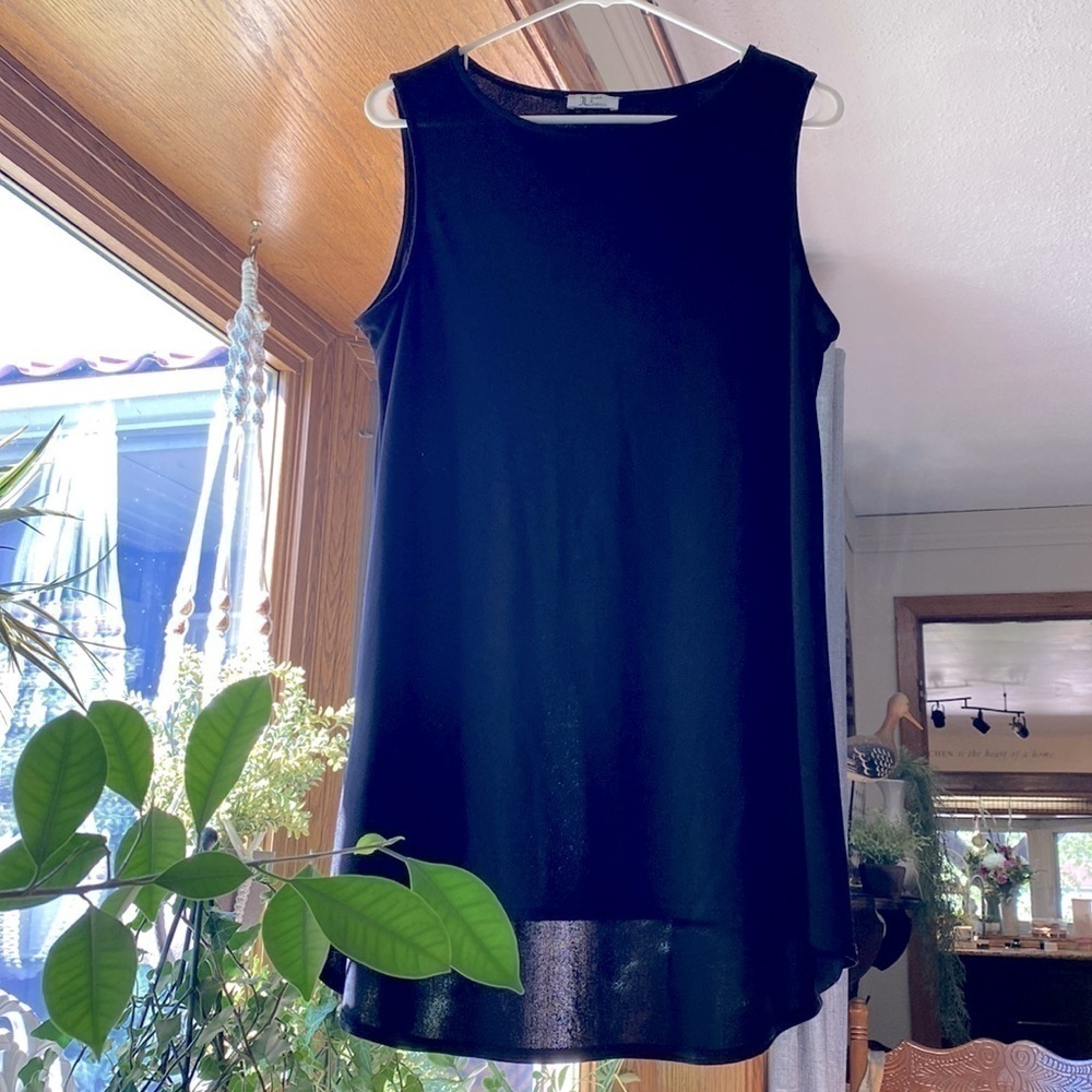Sleeveless Jules & Leopold long top in black